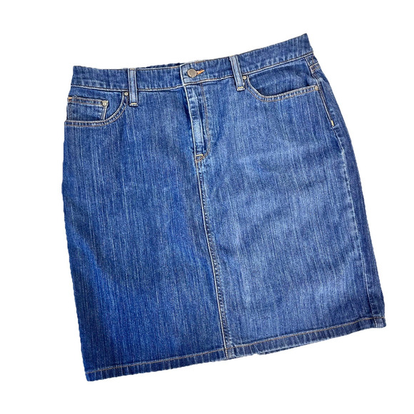 L.L. Bean Dresses & Skirts - L.L. Bean Favorite Fit Denim Jean Skirt size 10 Reg Straight Knee Pockets Casual